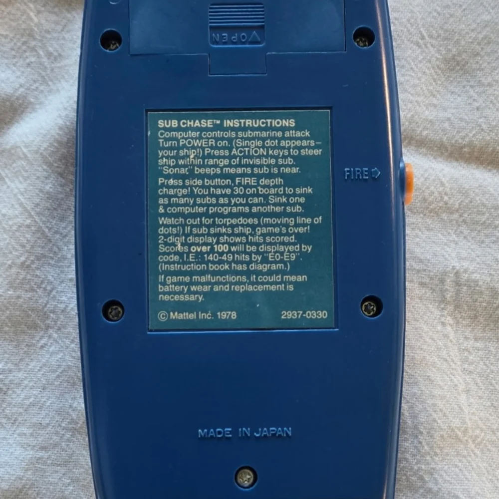 Mattel Chaser Handheld Electronic Game - Blue and Orange (VINTAGE)